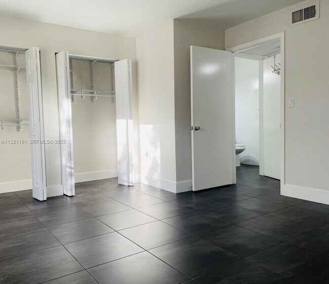 Building Photo - 2405 NW 33rd St