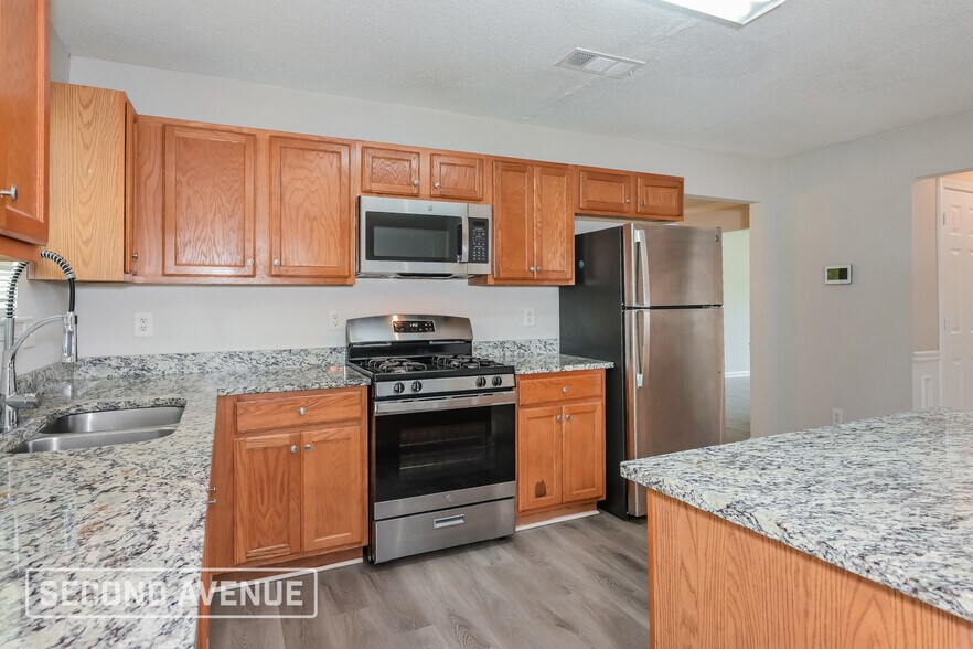 Building Photo - 149 Kentwood Springs Dr