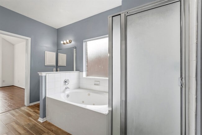 Building Photo - 9322 Eaglewood Glen Tr