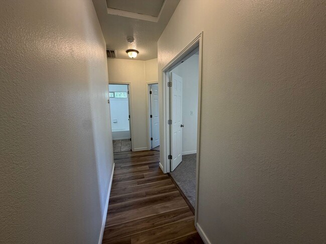 Building Photo - 519 Harvest Ln