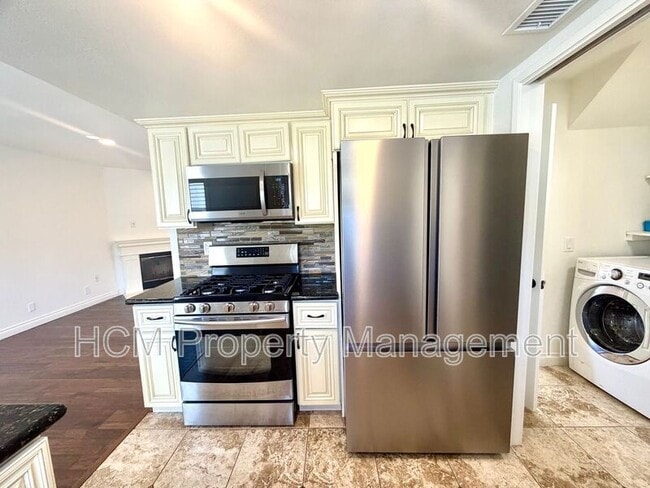 Building Photo - 201 Laurel Ave