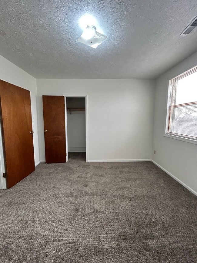 Building Photo - (1937 S 12th St)