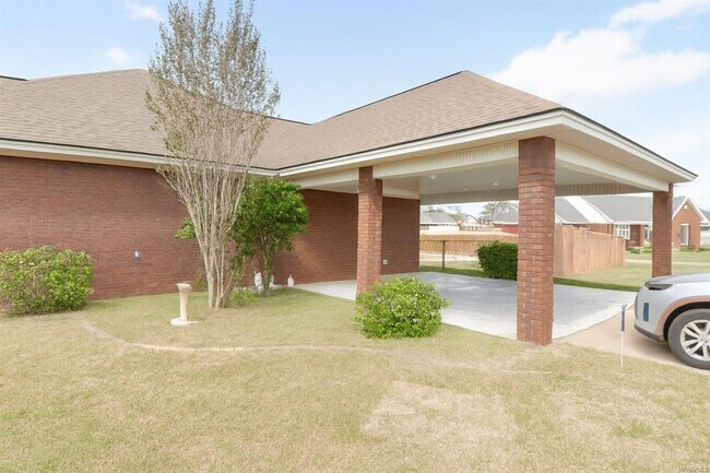 Building Photo - 611 River Birch Dr