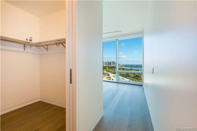 Building Photo - Waiea 11th Floor 2/2.5/2 with Ocean and Diamond Head Views