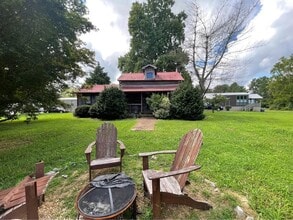 Building Photo - 226 Lake View Dr