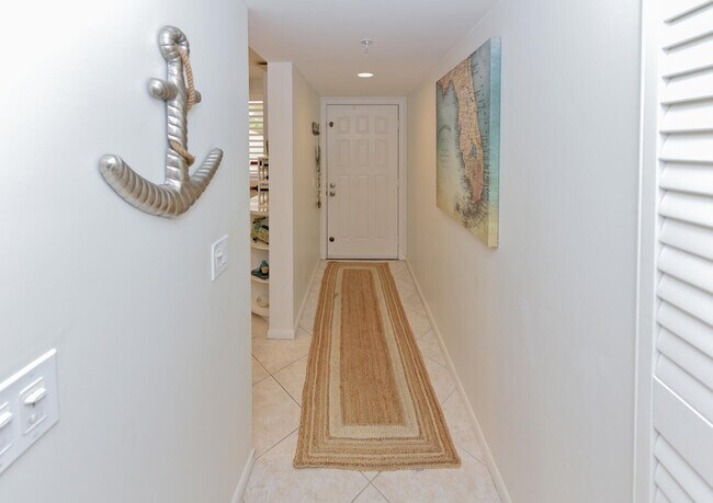 Building Photo - 2301 Marina Isle Way