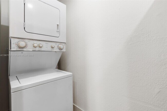 Building Photo - 2385 SW 17th St