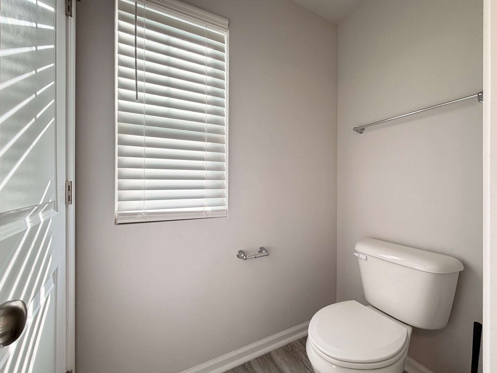 Building Photo - 400 Hazy Hills Ln