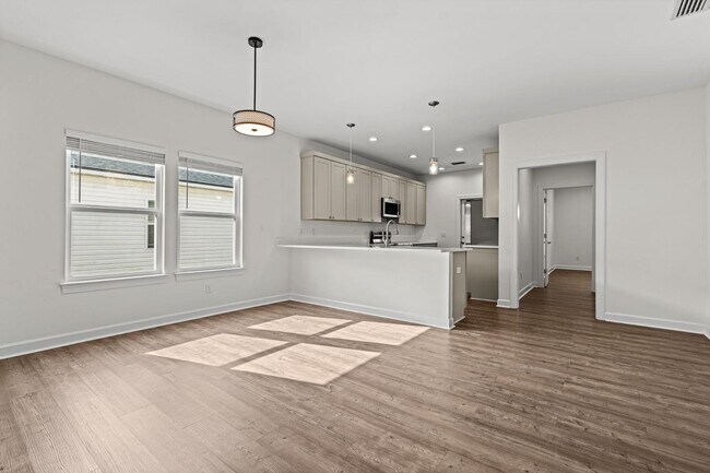 Building Photo - 2811 N Panama Ave