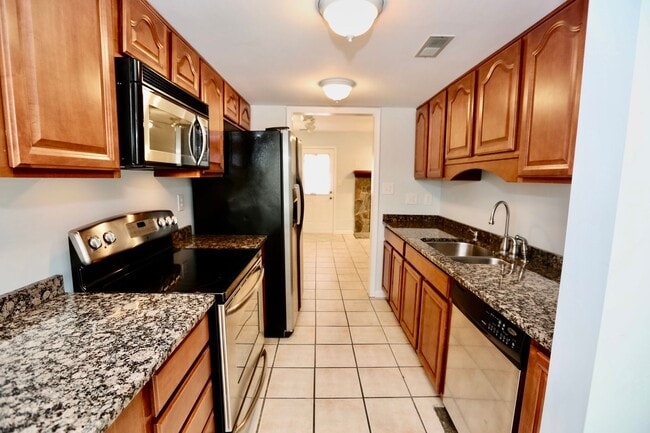 Building Photo - Upgraded Condo at Chic's beach!! Updated K...