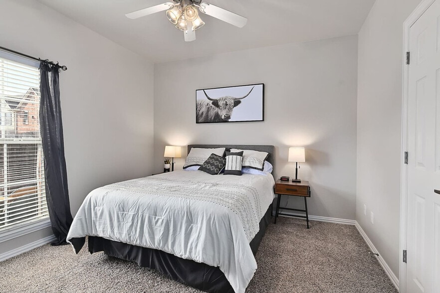 Building Photo - 1001 Krenek Tap Rd