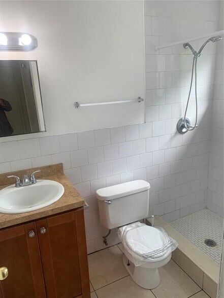 Building Photo - 1916 Scott St