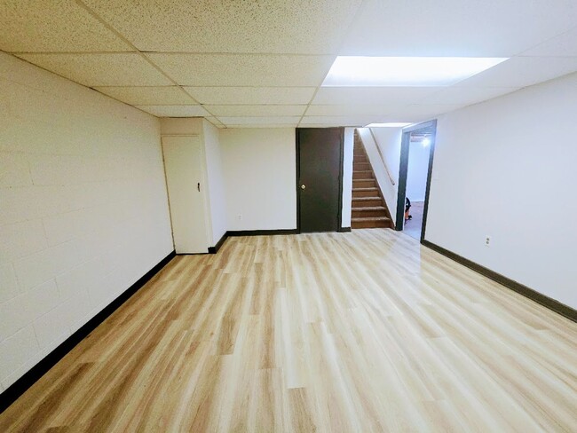 Building Photo - Spacious 3-Bedroom Side-by-Side Duplex wit...