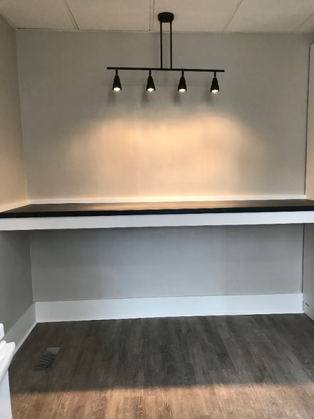 Building Photo - 10 W Park St