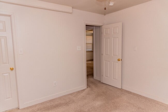 Building Photo - Located Near Regency Mall- A MUST See!