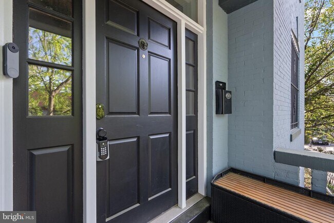 Building Photo - 1616 Kilbourne Pl NW