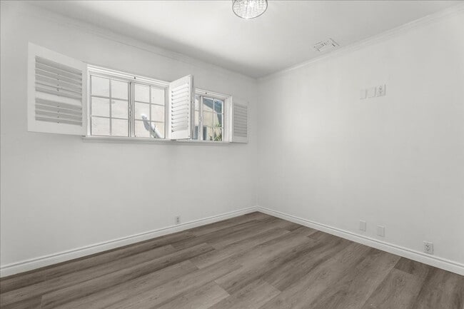 Building Photo - Updated 3-Bedroom Home with Outdoor Kitche...