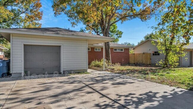 Building Photo - 2923 S Irvington Ave