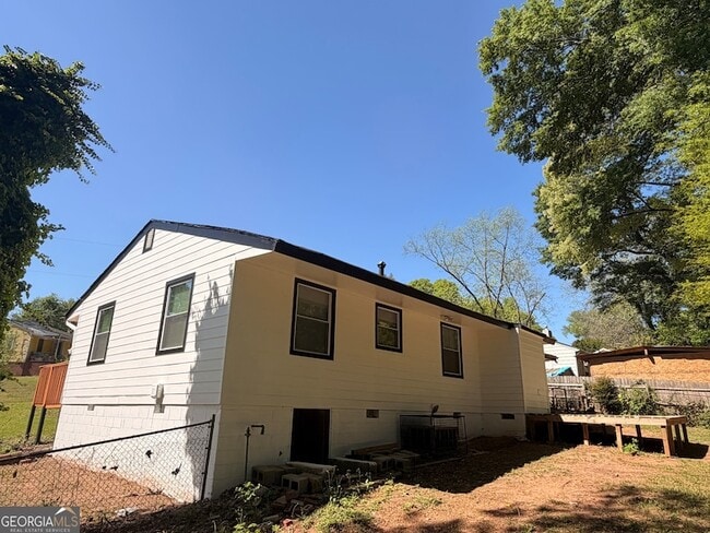 Building Photo - 1734 Cahoon St SW