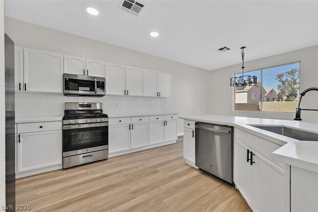 Building Photo - 9316 Perennial Ave