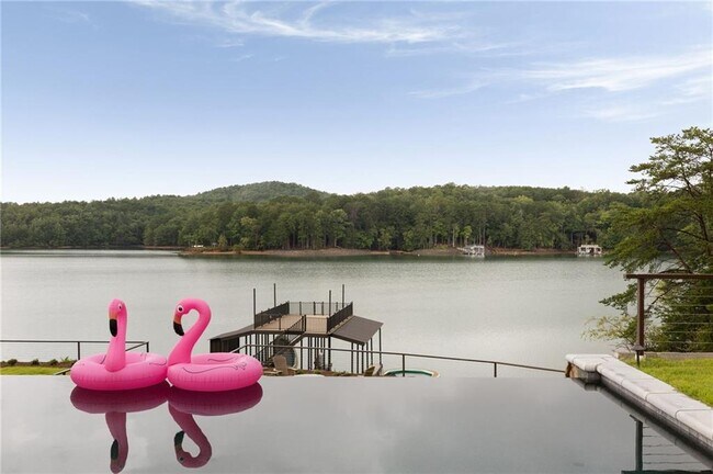 Building Photo - 725 Rocky Point Dr