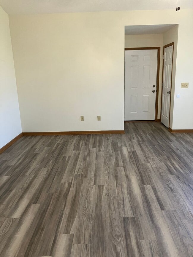 Building Photo - Modern & Spacious 2-Bedroom Ranch Condo – ...
