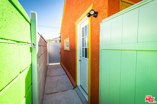 Building Photo - 6445 Tujunga Ave