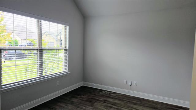 Building Photo - 552 Firethorn Dr