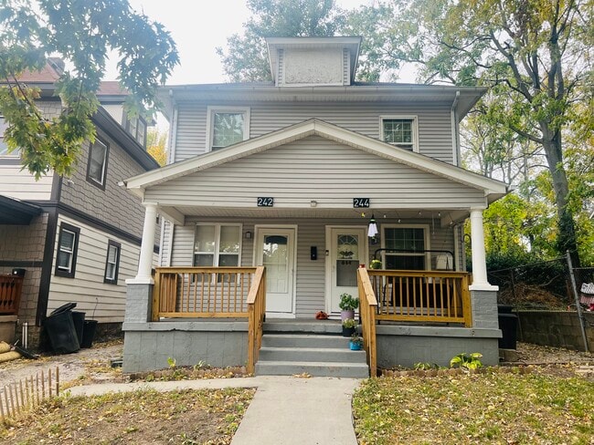 Building Photo - 242 N 8th St