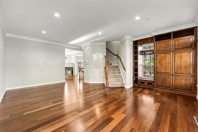 Building Photo - 716 Scarburgh Way