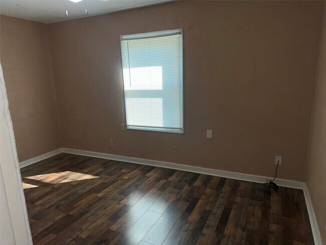 Building Photo - 5425 Bataan Rd