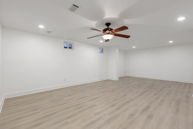 Building Photo - 3-bedroom 3.5 Coronado Village home near schools