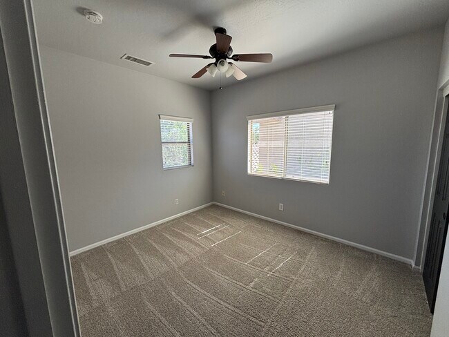 Building Photo - 461 W Flamingo Dr