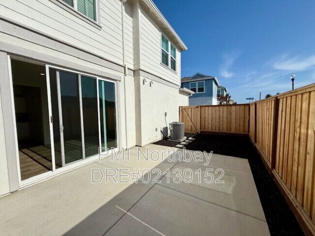 Building Photo - 109 Clownfish St