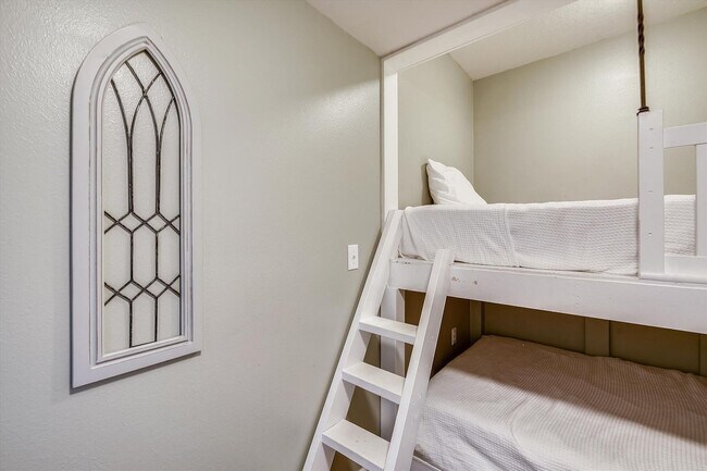 Building Photo - 104 Gulfside Ct