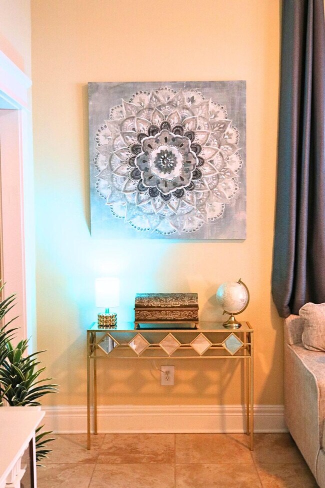 Building Photo - 611 S Orleans Ave