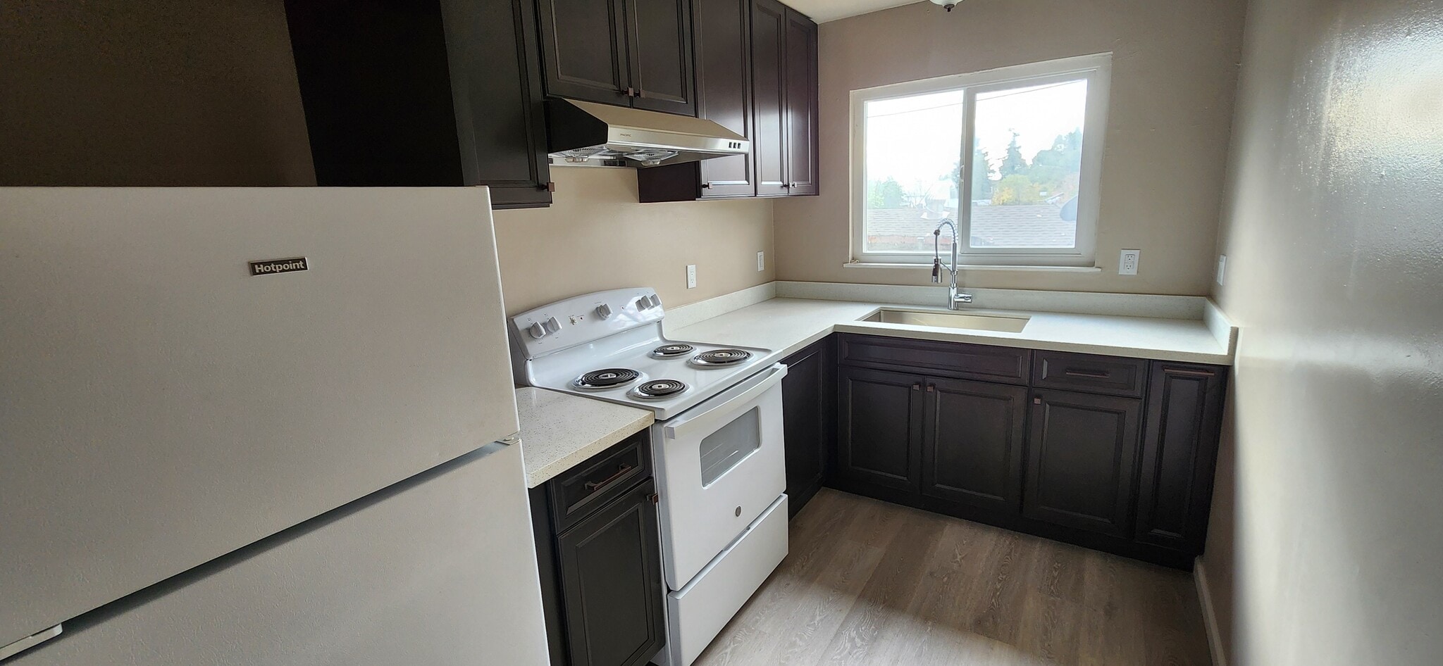Brand new kitchen cabinets - 2421 Damuth St