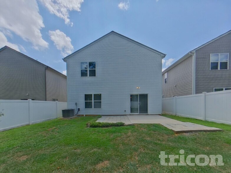Building Photo - 209 Spring Knoll Dr