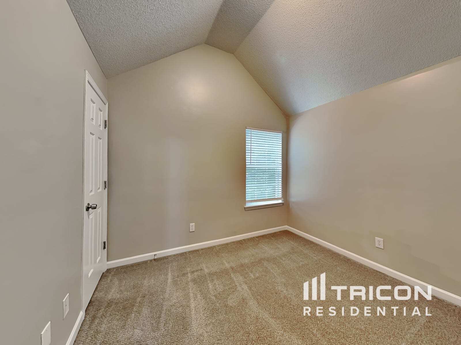 Building Photo - 2075 Mulberry Ln