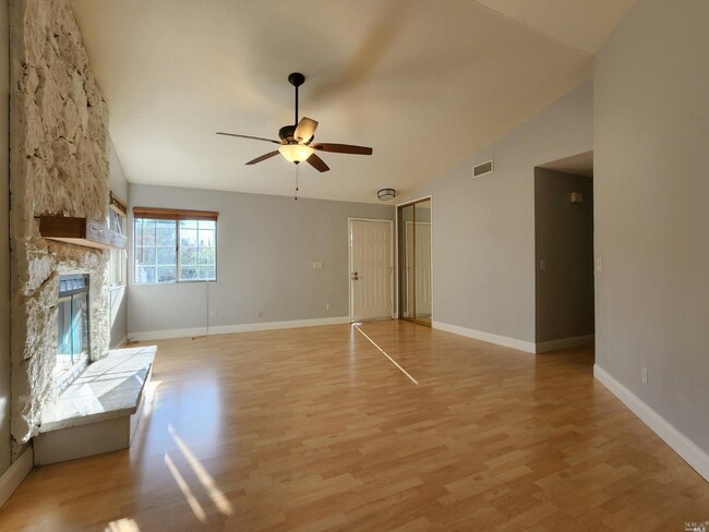 Building Photo - 354 Shamrock Ct