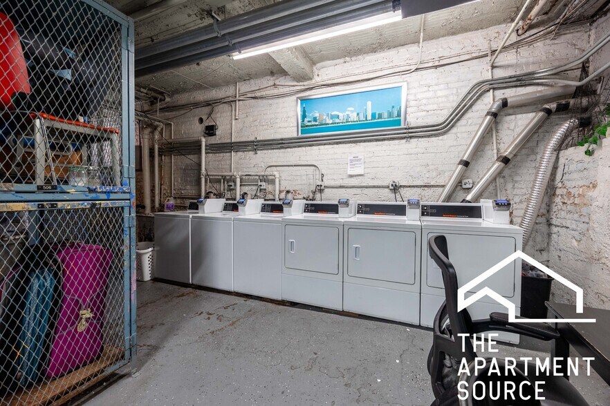 Building Photo - 1427 N Dearborn St