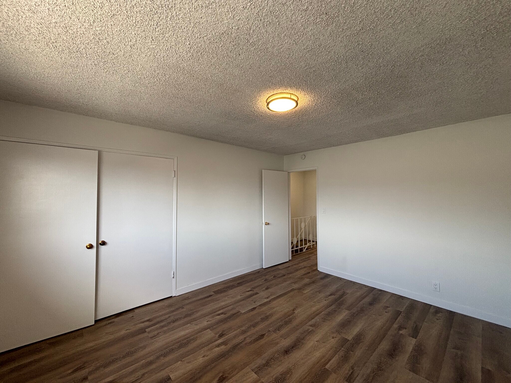 Building Photo - 673 S Eremland Dr