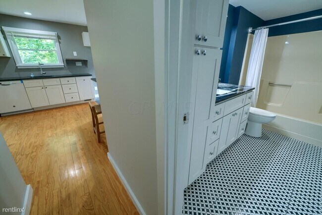 Building Photo - 3 br, 1.5 bath House - 325 Main Street