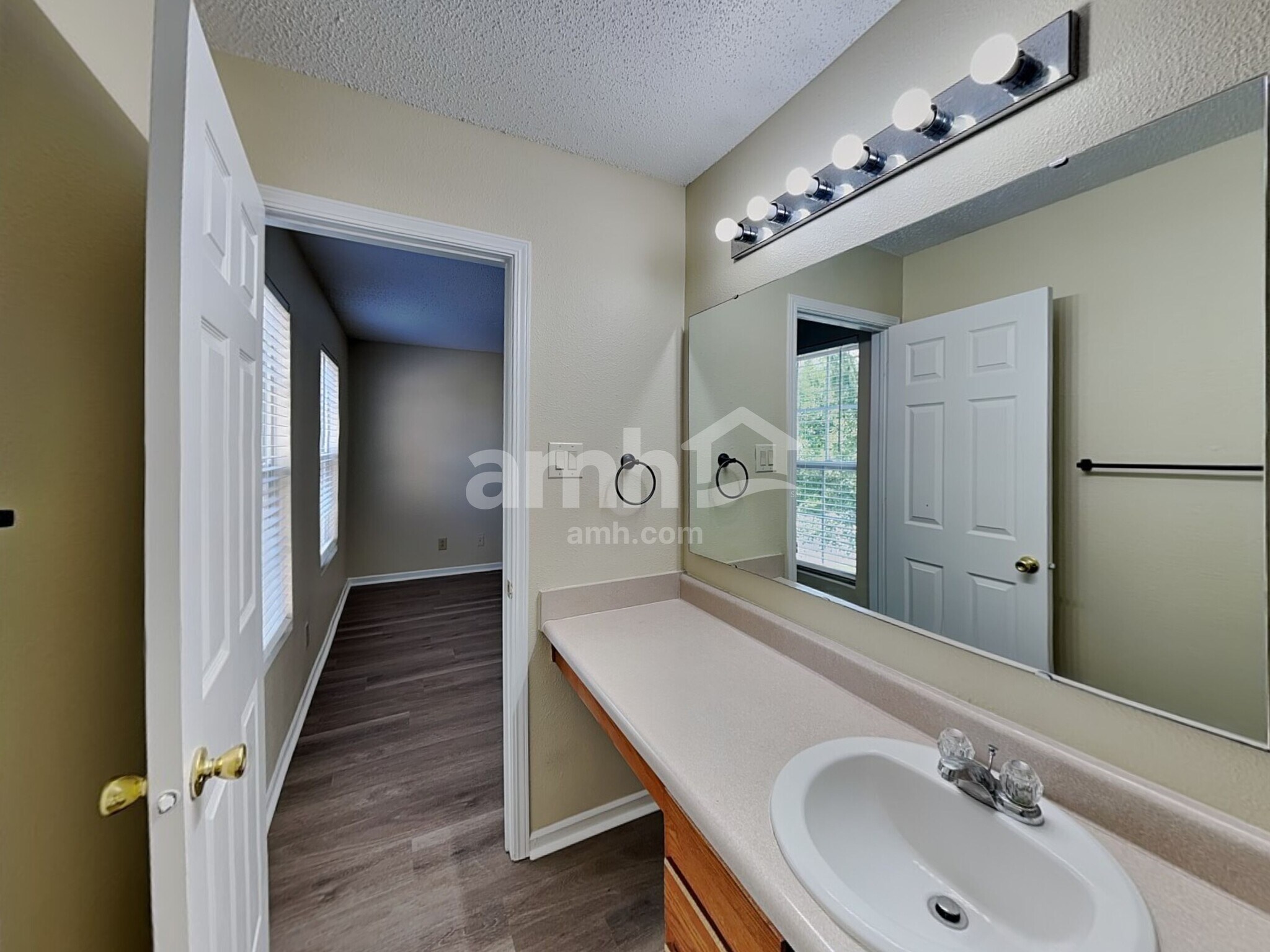 Building Photo - 2940 Hearthside Dr