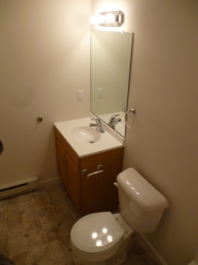 Building Photo - 1419 Doron Dr