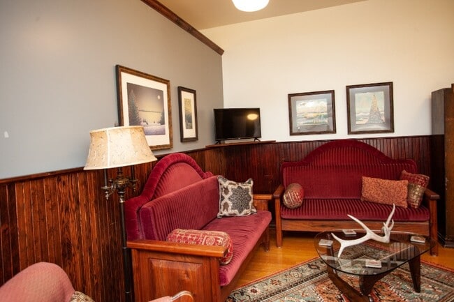 Building Photo - 119 S Main St