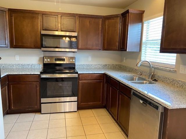 Building Photo - 1716 Red Oak Ct