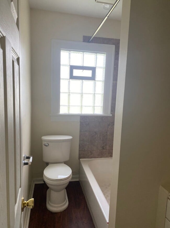 Building Photo - 311 Abbey St.