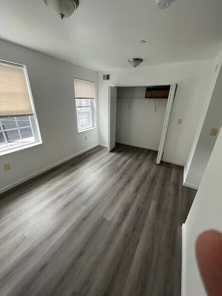 Building Photo - 1025 Buttonwood St