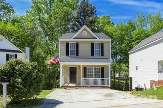 Building Photo - 4417 Woodlawn Dr